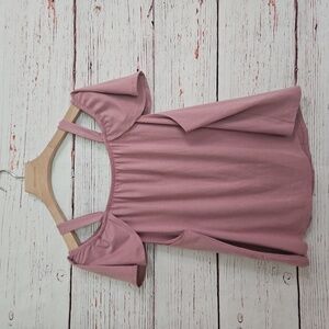 NWT Shiela Rose Short Sleeve Cold Shoulder Top